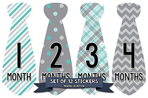 Months In Motion Месечните стикери вратовръзка за бебето - Стикер върху вратовръзка-крайъгълен камък на месеца, момче - Стикер за един месец сесии - Подпори за фотосесия на