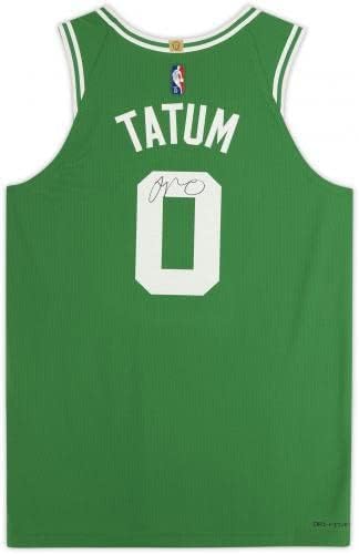 Оригиналната Зелена Фланелка Nike с автограф от Джейсън Татума Бостън Селтикс в кадър - Тениски НБА С автограф