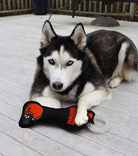 Футболна Дентална играчка Pets First NFL Cleveland Browns за кучета с вградена пищалкой, прикрепен към Сигурна Гумена четка за зъби за никнене на млечни зъби, Цвят на екип, 14 x 5 (CLE-