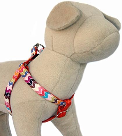 Шевронная куче на сбруя. Найлон шлейка за домашни любимци в контрастен цвят от памук, плат с шевроном на гърба на облегалката.