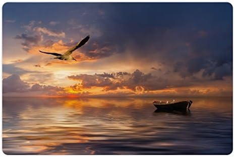 Подложка за домашни любимци с лунен пейзаж за храна и вода, Самотна лодка и Птицата На фона На Залез в океана с Величествени Облаци